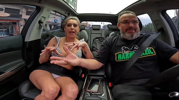 Julia Fontanelli veio pegar uma carona e como já era esperado foi aquela bagunça