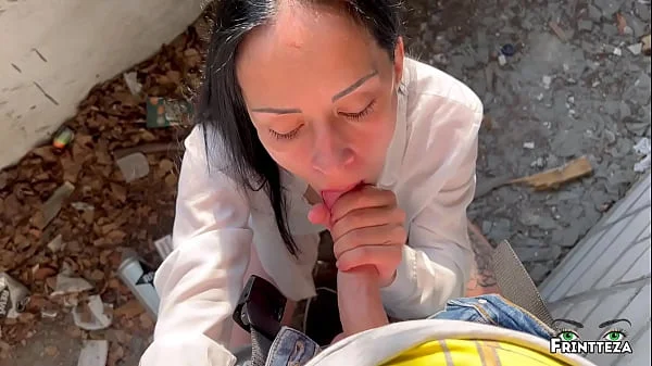 Quick Public Blowjob at a photo shoot with Cum in Mouth