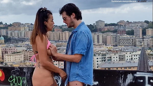 A couple fucking on a balcon in the middle of the city, not giving a damn about the fact that everyone can see them!