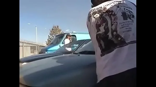 pendeja rubia termina cojida