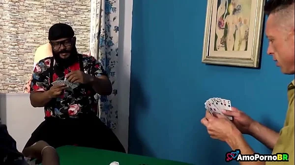 O Amigo do Meu Marido Ficou socando minha garganta e no meu Útero, lá no banheiro enquanto meu marido jogava baralho