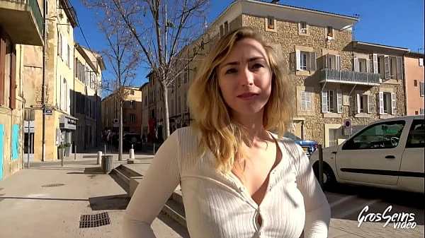 Elisa, 26ans, une blonde à la poitrine incroyable