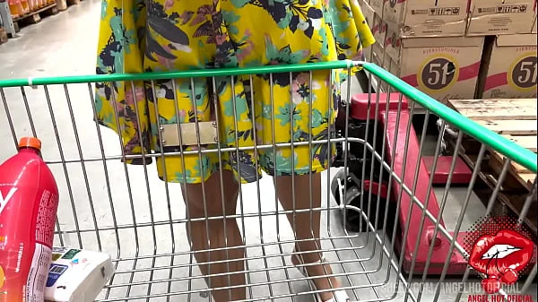 CASADA DEU O CU PRO GERENTE DO MERCADO NO ESTOQUE
