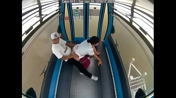 Cogiendo en el Teleférico
