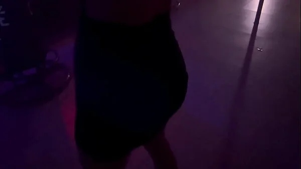 novinha fode com 2 no swing e depois na rua com corno
