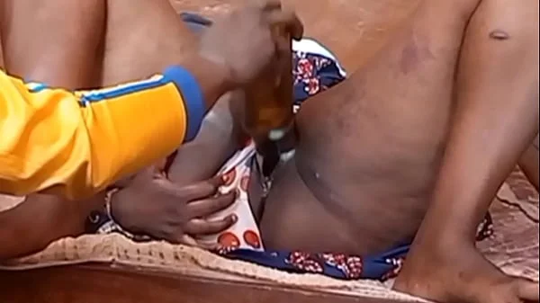 Mature woman from surulere pays to get fucked with a bottle, FULL VIDEO ON RED