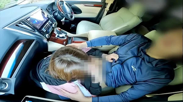 旦那とジムに来て、途中抜け出し不倫男とカーセックス