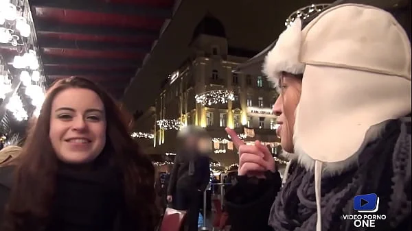 À Budapest, Tiffany trouve Lexie, une autre française, pour une baise lesbienne