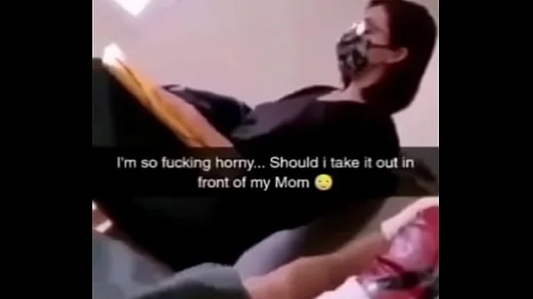 Madre masturba a su hijo