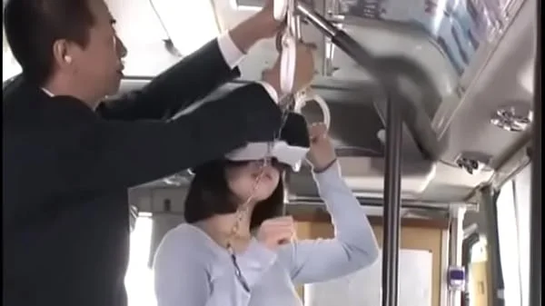 Linda asiática es cogida en el bus con lentes de rv 3 (har-064)