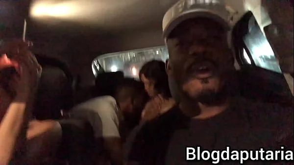 Casal inventa de foder dentro do carro do casal porra loka e acabo dando merda.: