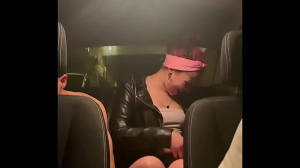 amigos follando en un taxi al regresar de fiesta camara oculta amateur
