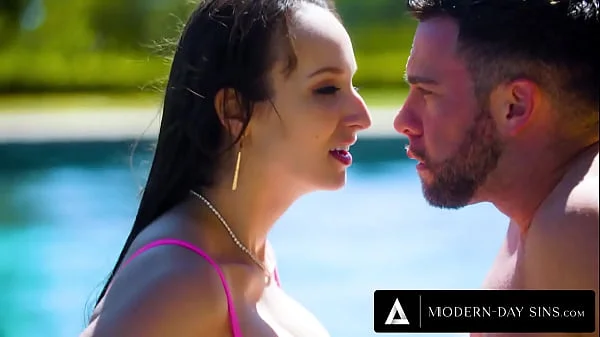MODERN-DAY SINS - Sunbathing MILF Lexi Luna Lets Pool Guy Titty Fuck Her While Husband Isn't Home!