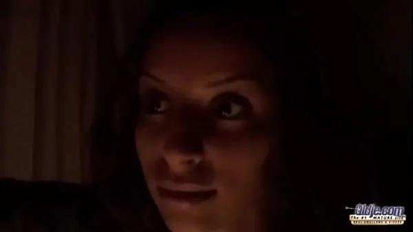 HINDOESTAANSE ALICIA HYPNOTISEERT EEN MAN EN ZE GENIET VAN HEM